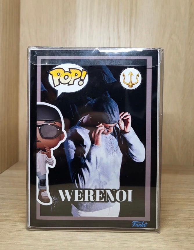 Figurine Werenoi en boîte, vue arrière avec fond bois
